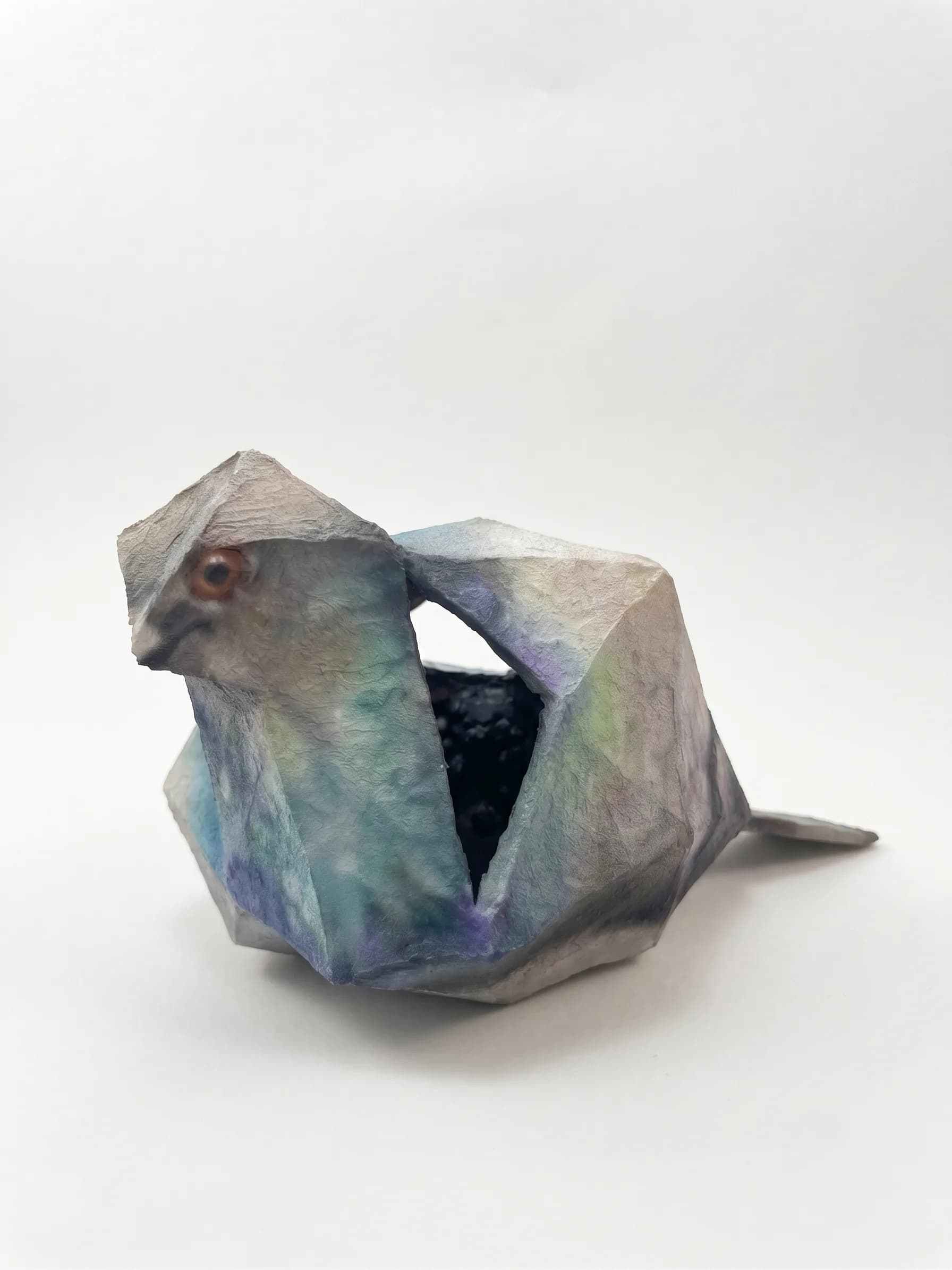 비둘기_ Acrylic on filament,13x21x15cm,2026